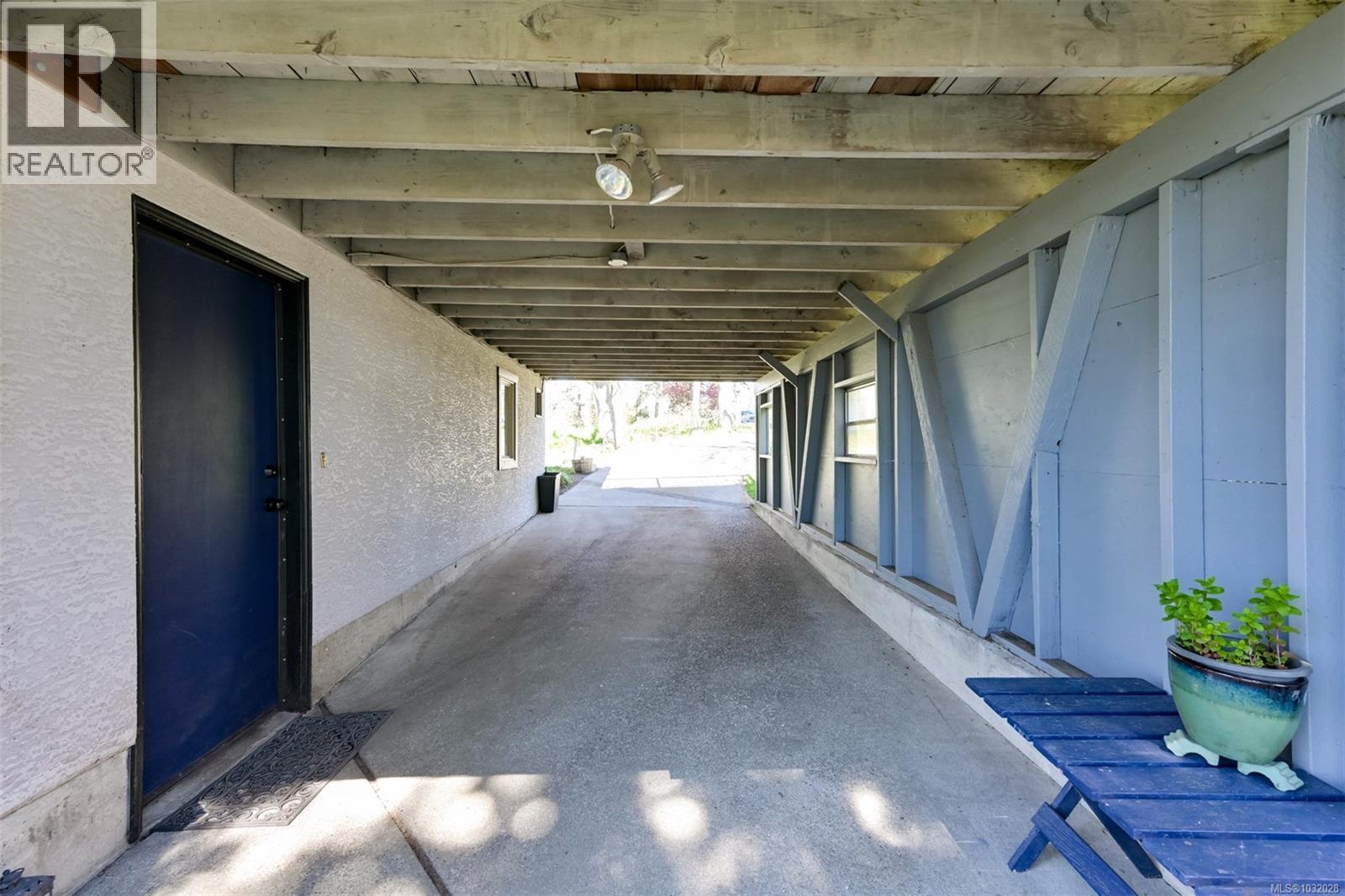  967 Ridgeway Street, Saanich