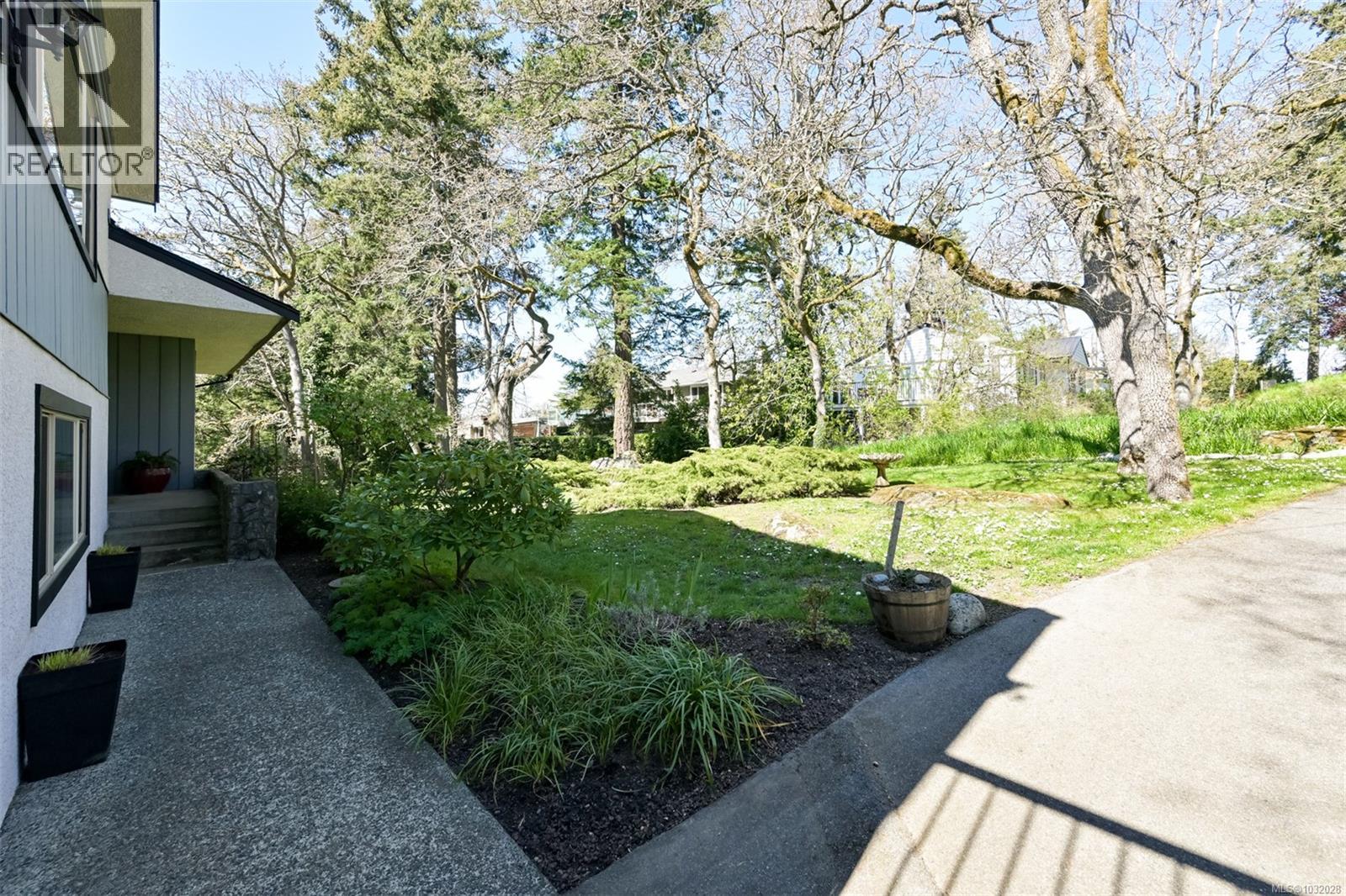  967 Ridgeway Street, Saanich