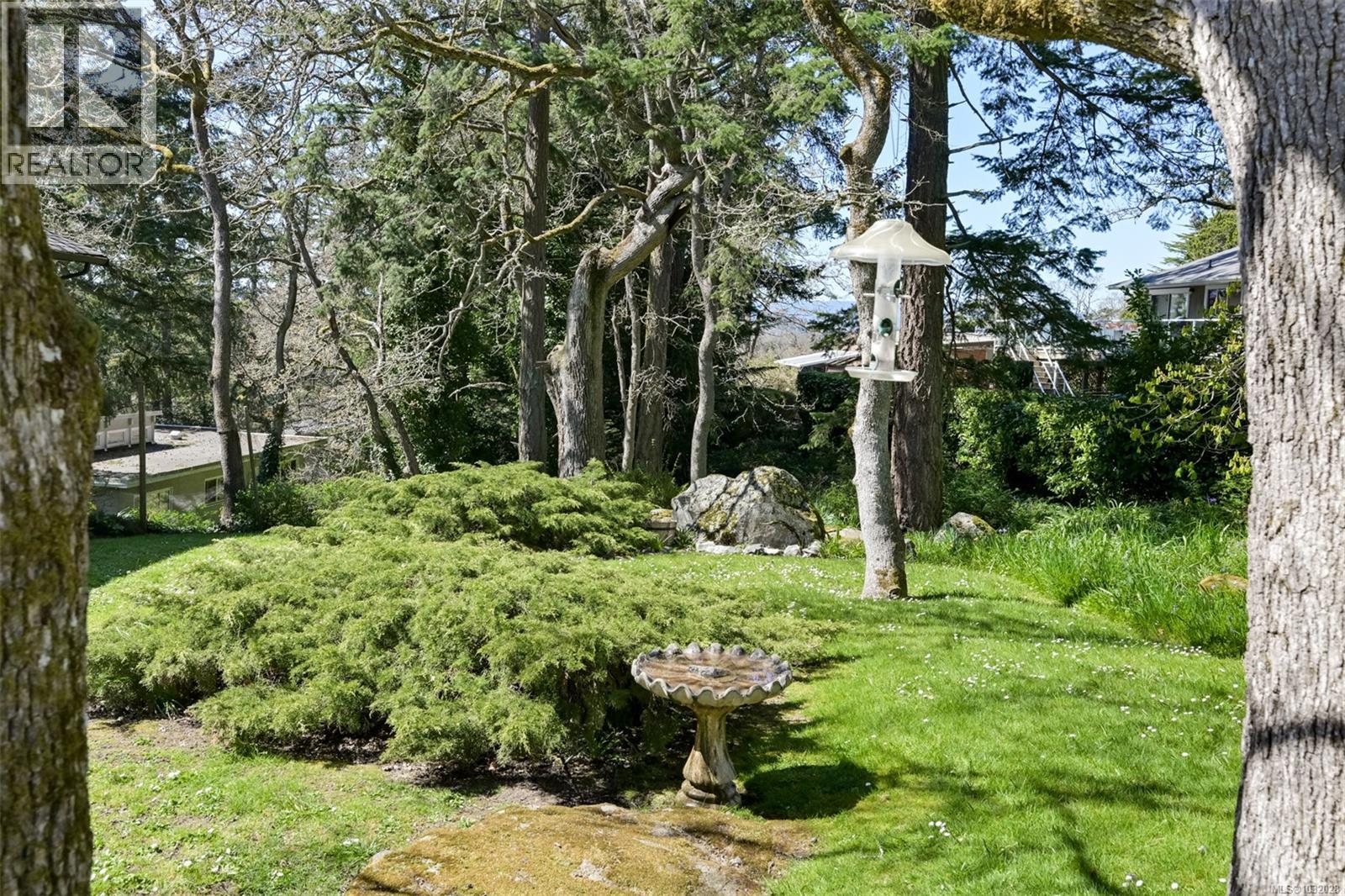  967 Ridgeway Street, Saanich