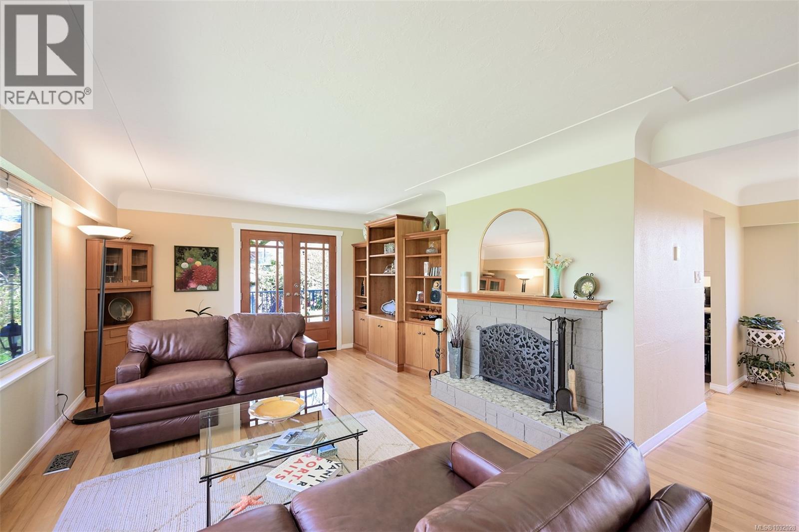  967 Ridgeway Street, Saanich