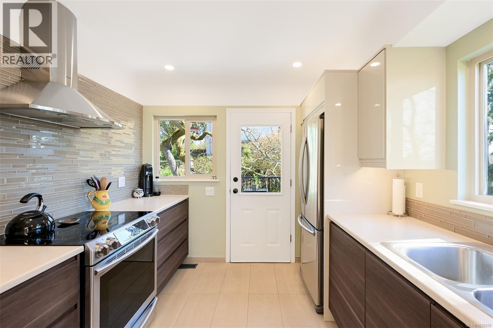  967 Ridgeway Street, Saanich