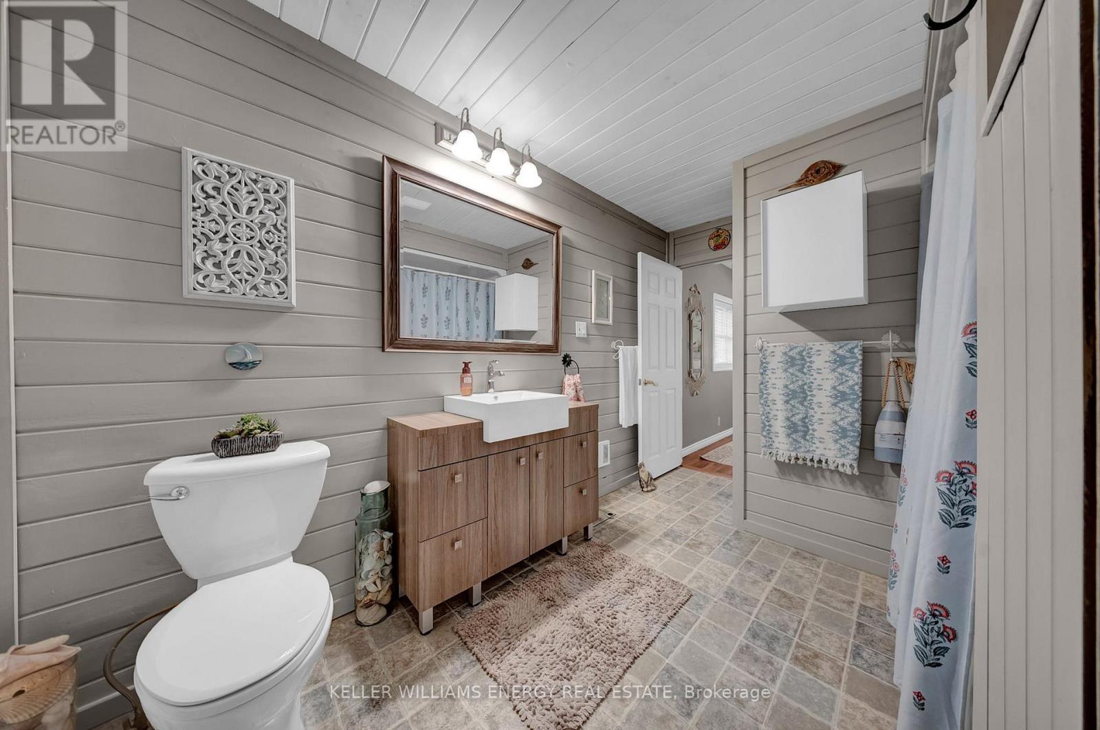 251 LAKESHORE DRIVE - 30