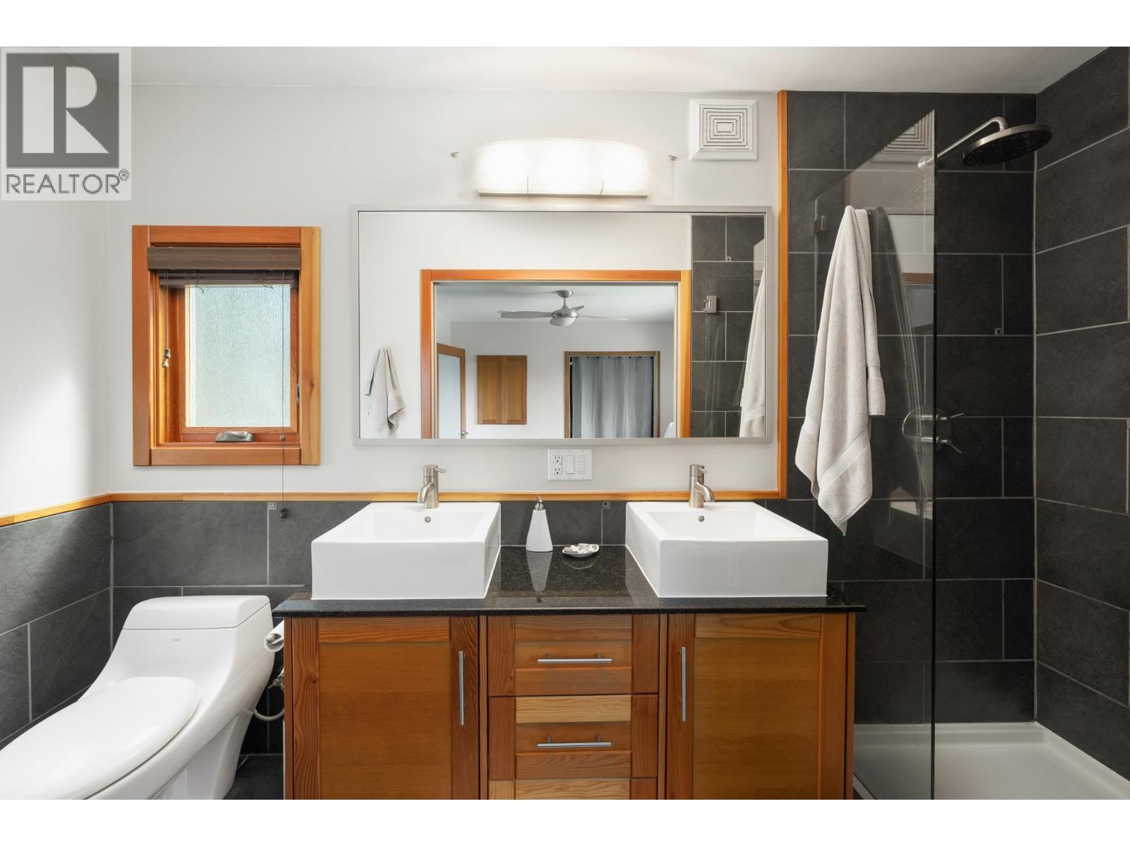 1374 E 15TH STREET, North Vancouver