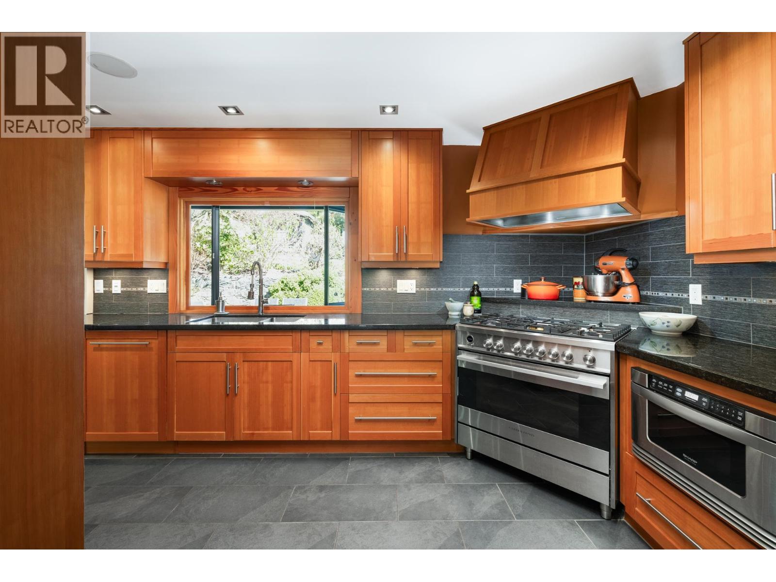 1374 E 15TH STREET, North Vancouver