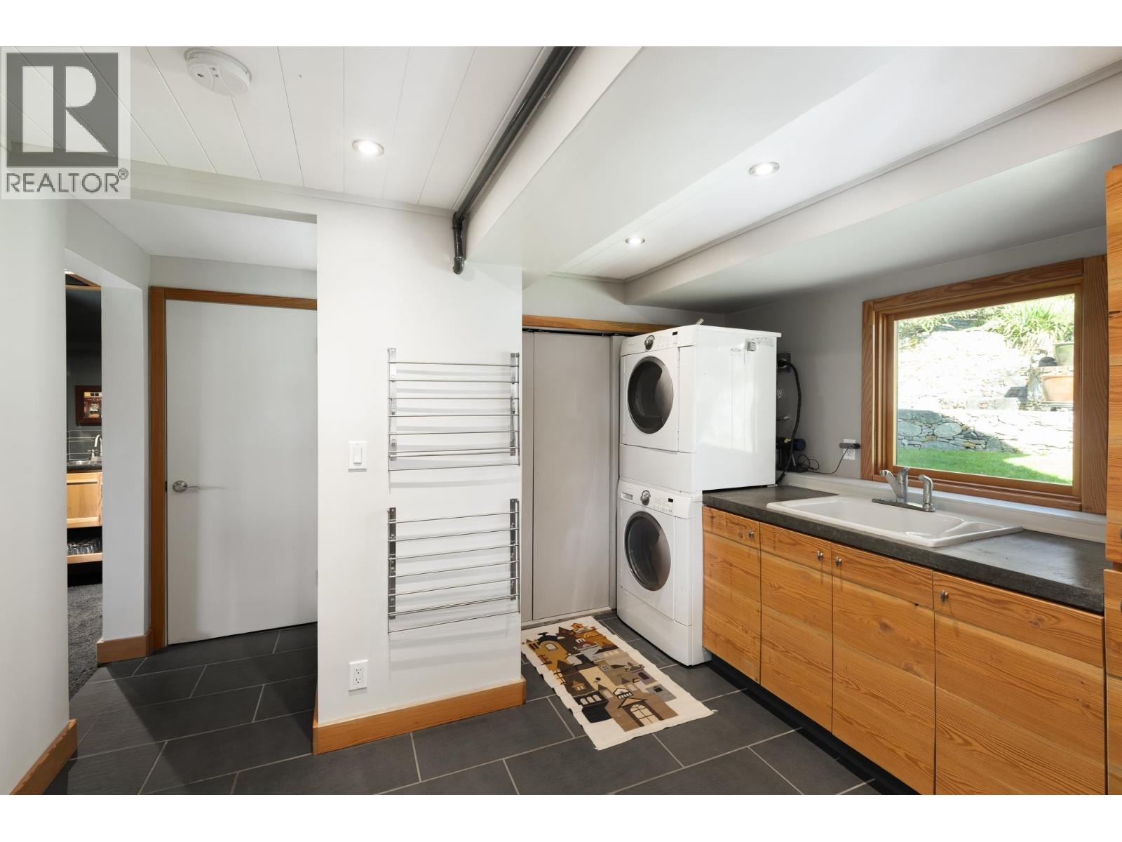 1374 E 15TH STREET, North Vancouver