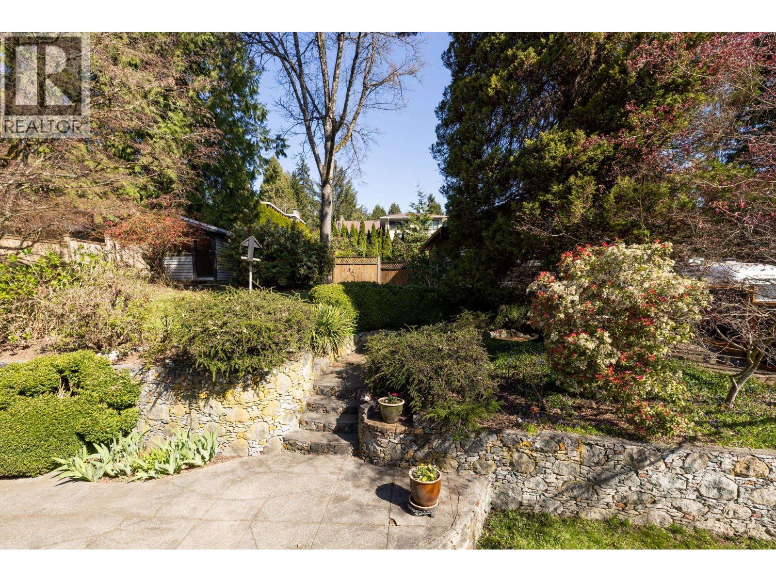 1374 E 15TH STREET, North Vancouver