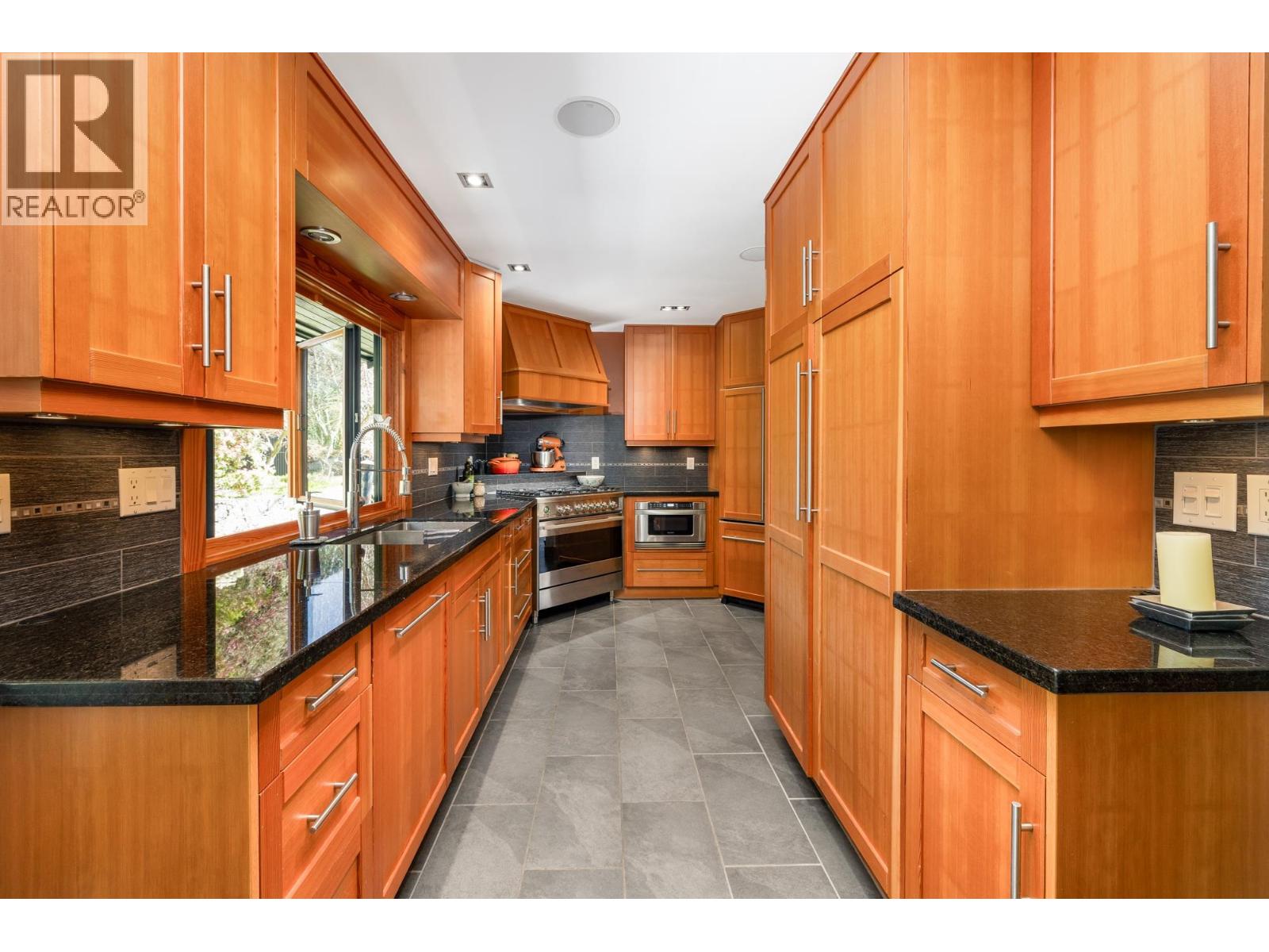 1374 E 15TH STREET, North Vancouver