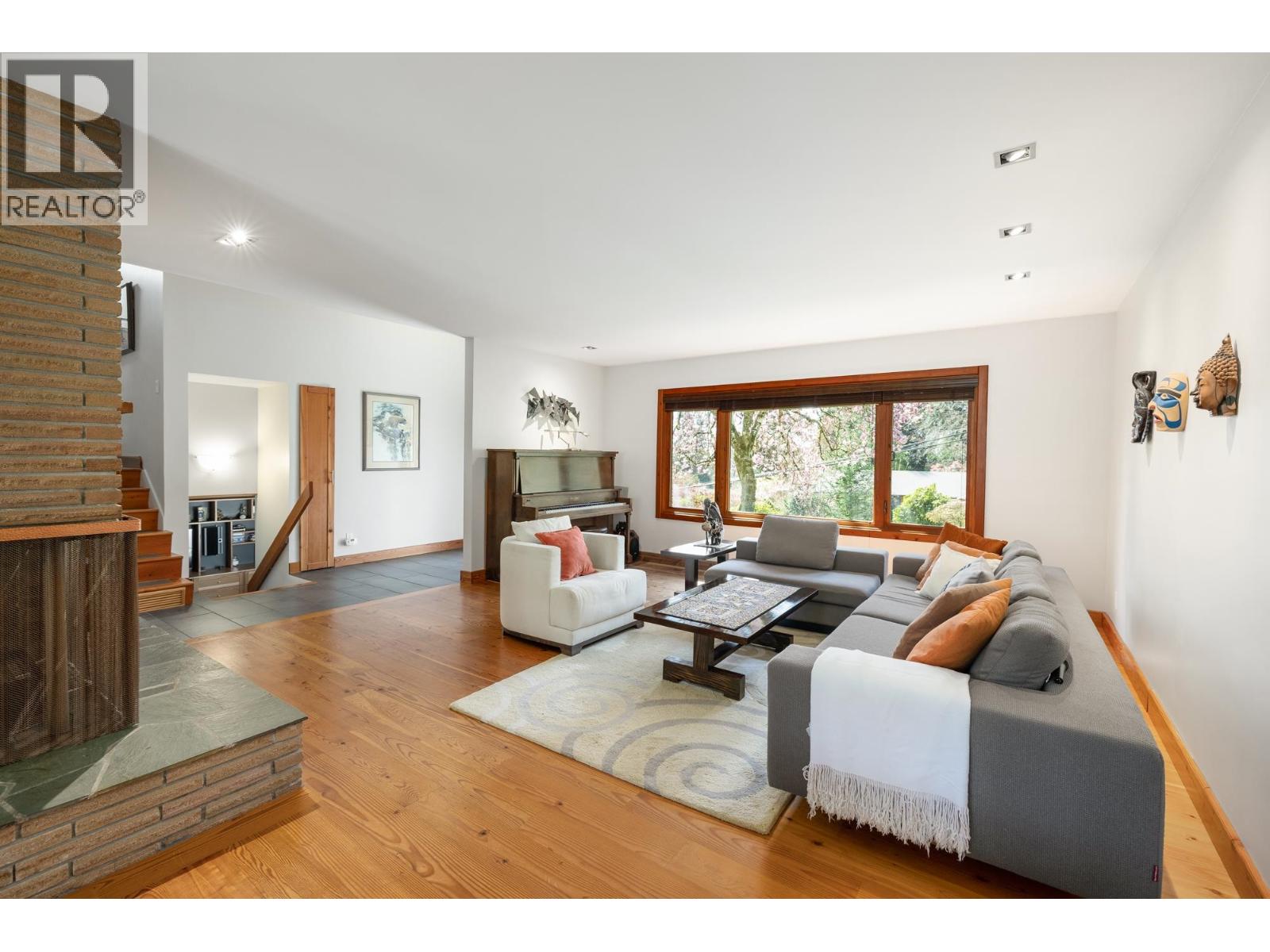 1374 E 15TH STREET, North Vancouver