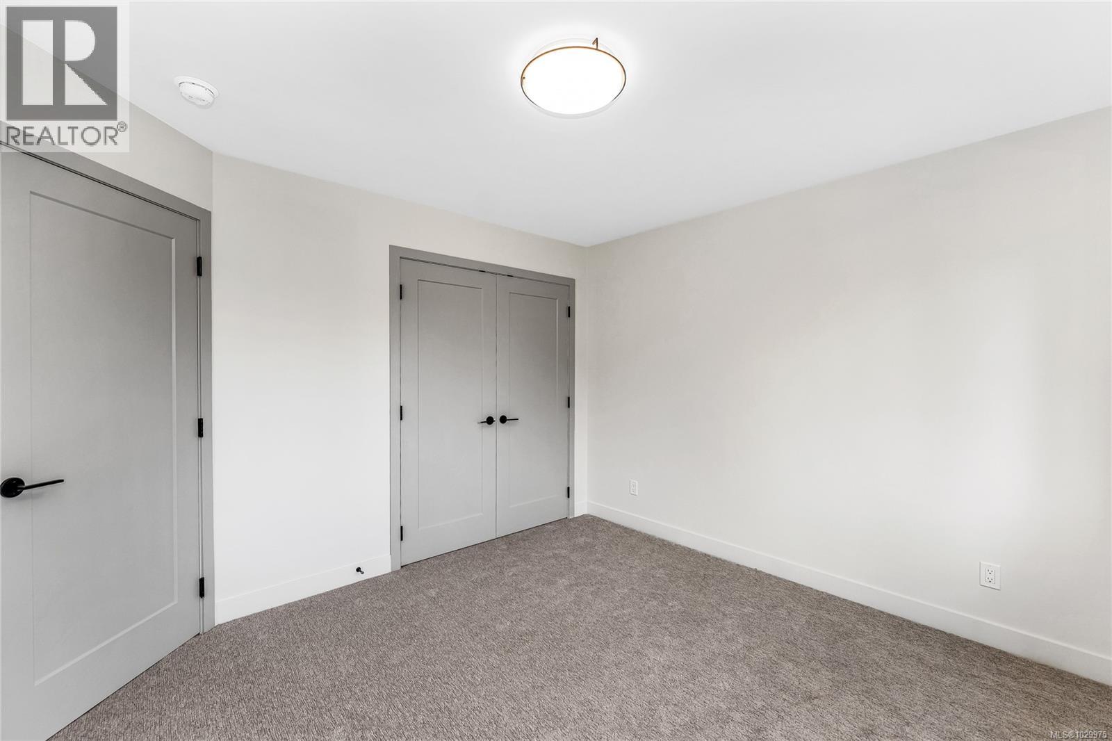 3 3333 Henderson Road, Oak Bay