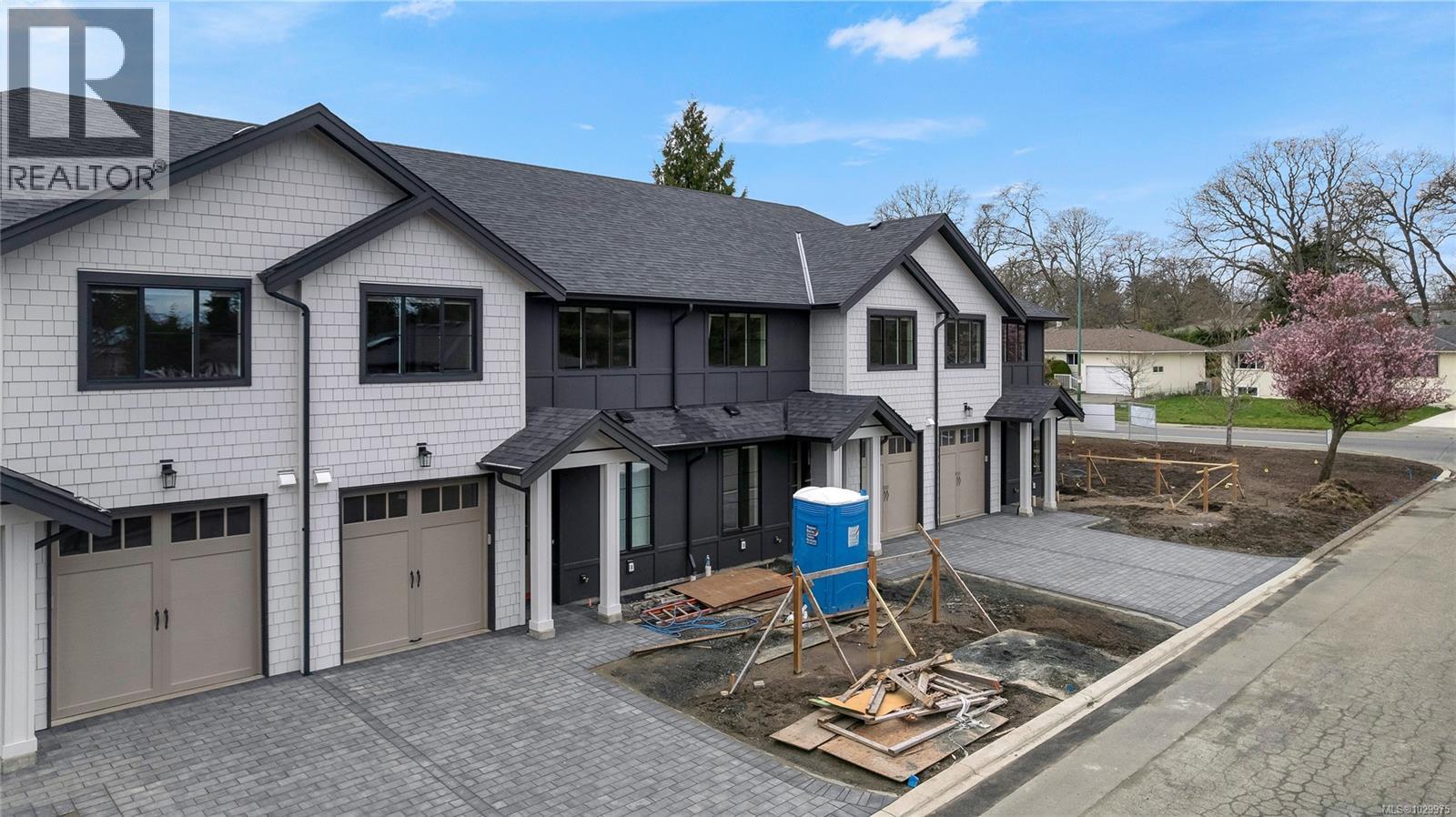 3 3333 Henderson Road, Oak Bay