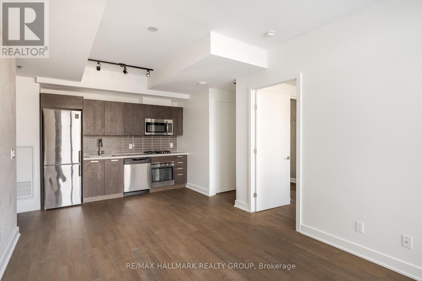 #710 203 CATHERINE STREET W - 8