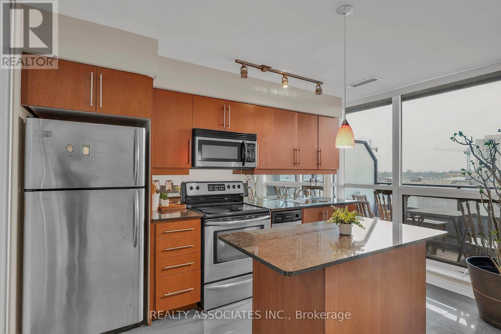 #238 2885 BAYVIEW AVENUE - 17