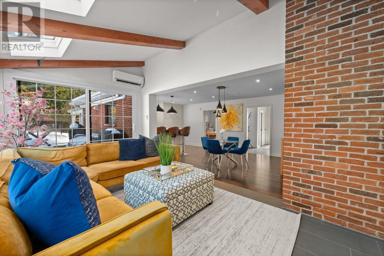 Property 32 of 48 of 523 Francklyn Street