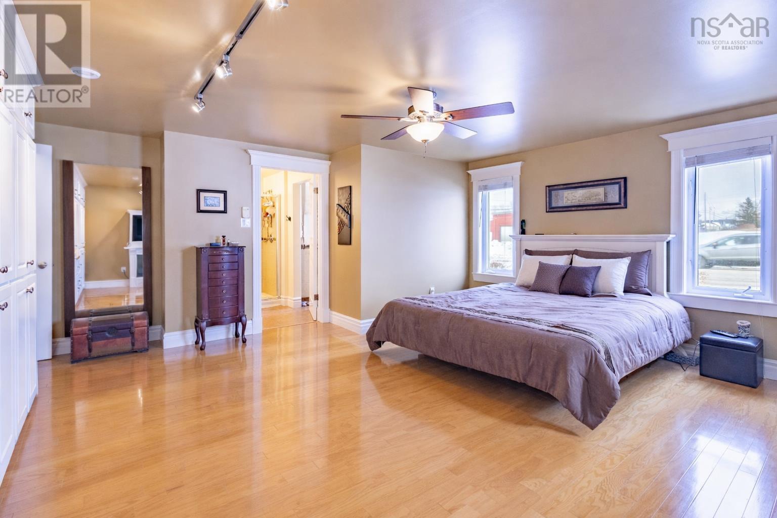 Property 14 of 48 of 507 King Street