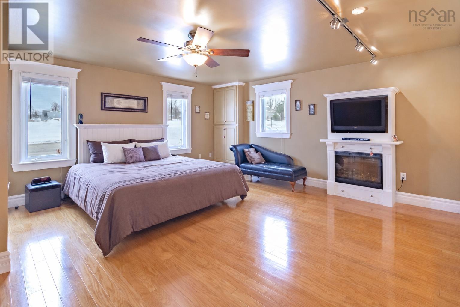 Property 6 of 48 of 507 King Street