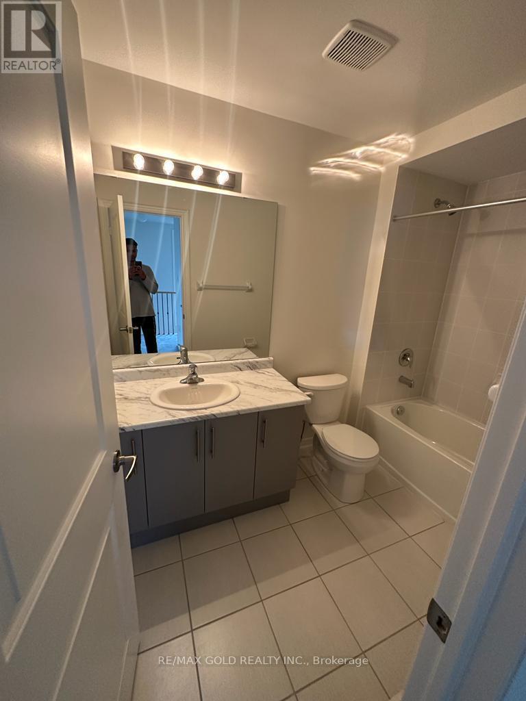 43 QUEENPOST DRIVE - 43