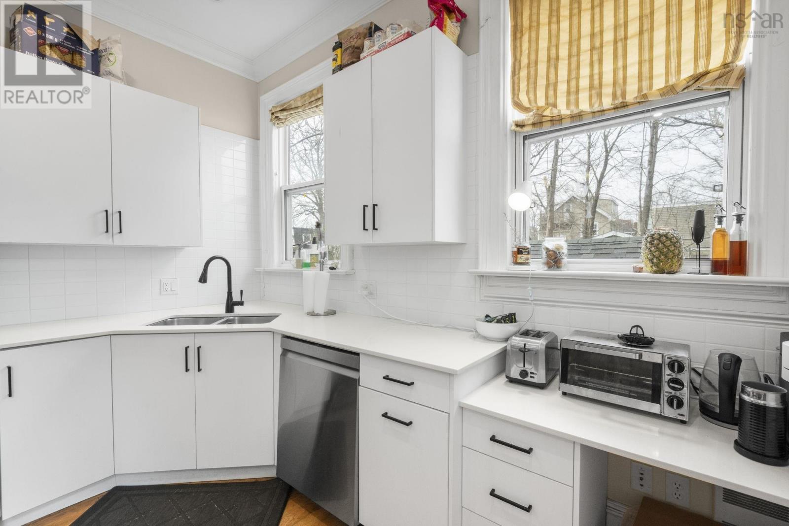 Property 23 of 45 of 1538 Lemarchant Street