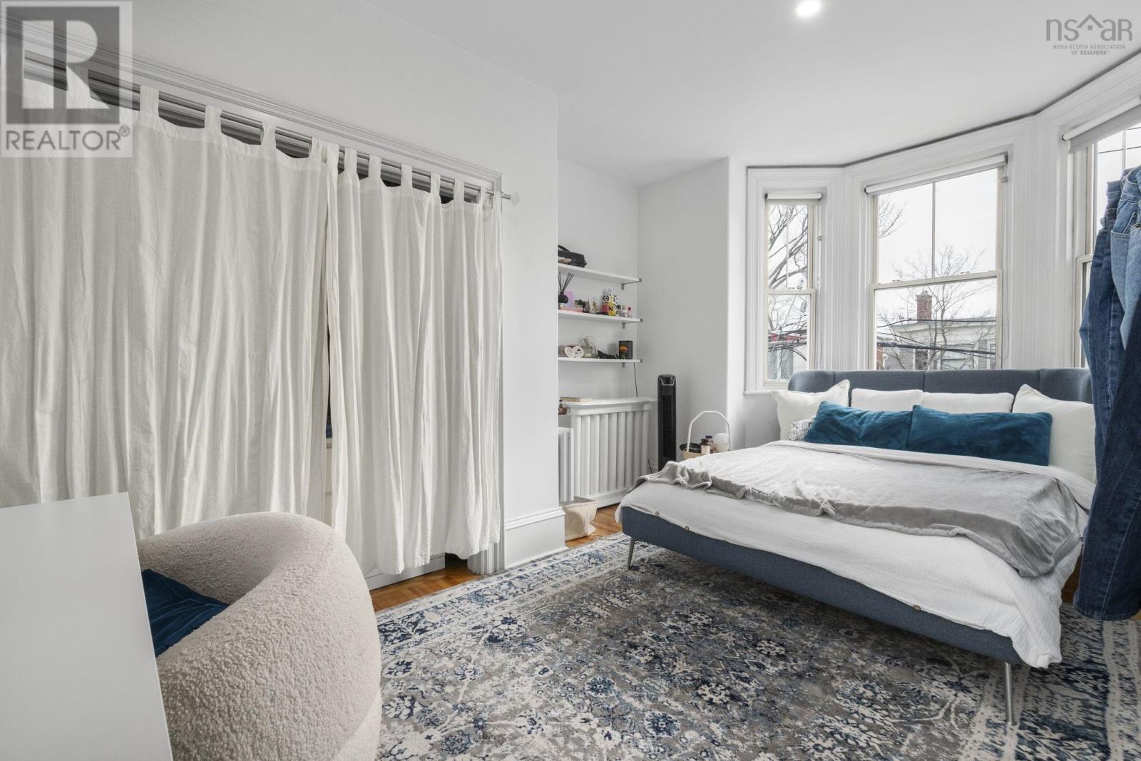 Property 27 of 45 of 1538 Lemarchant Street