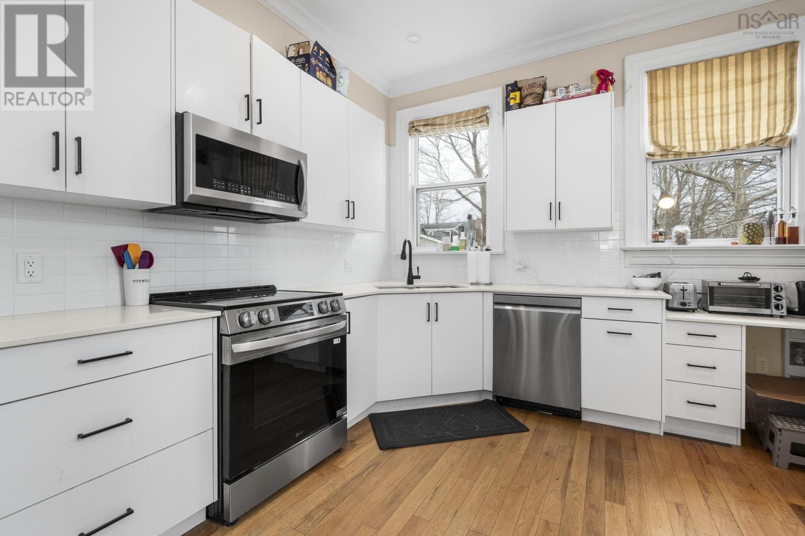 Property 43 of 45 of 1538 Lemarchant Street