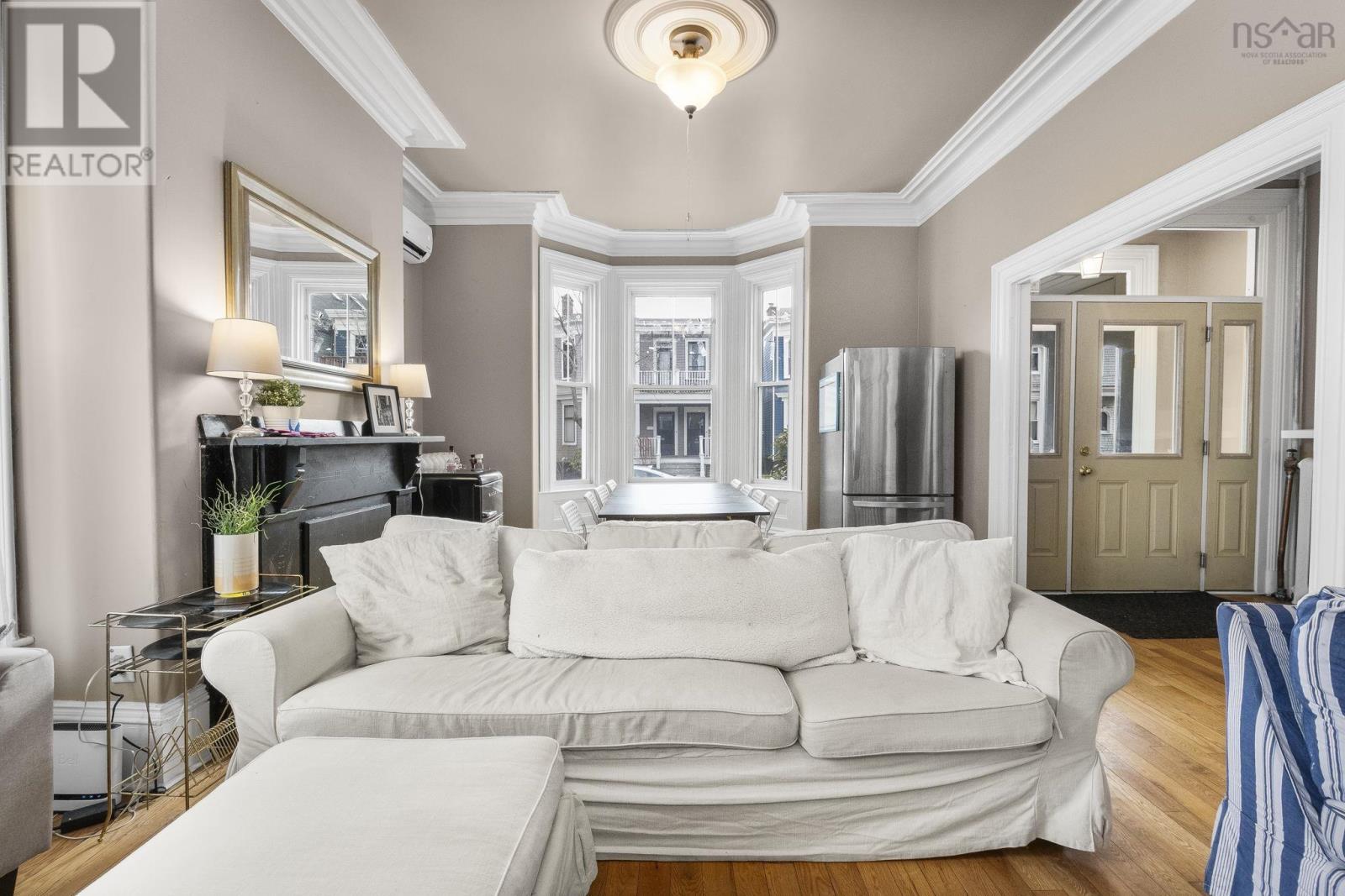 Property 12 of 45 of 1538 Lemarchant Street