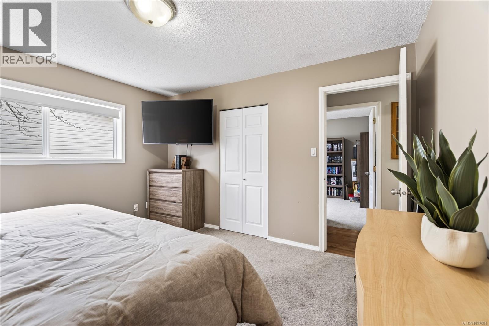 2071 EAST WELLINGTON DR - 23