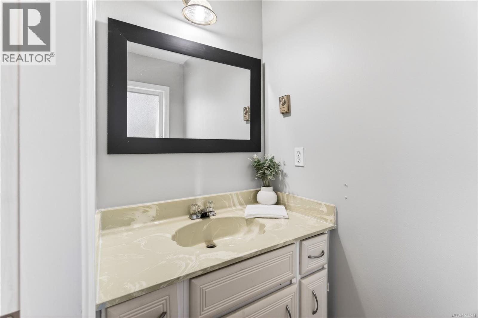 2071 EAST WELLINGTON DR - 32