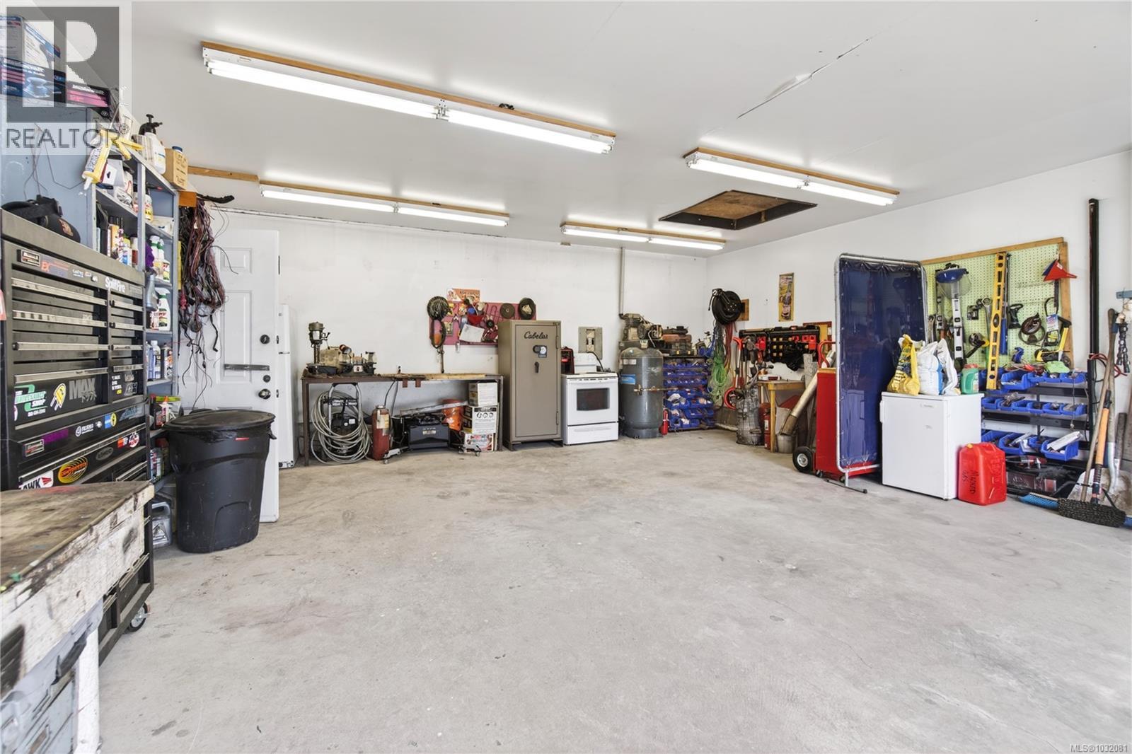 2071 EAST WELLINGTON DR - 47