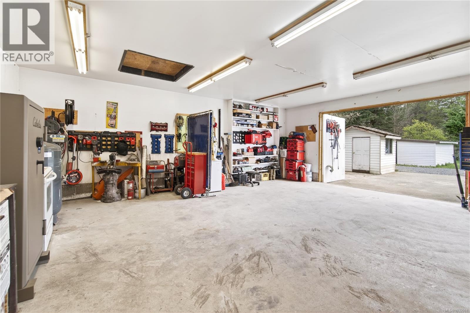 2071 EAST WELLINGTON DR - 43