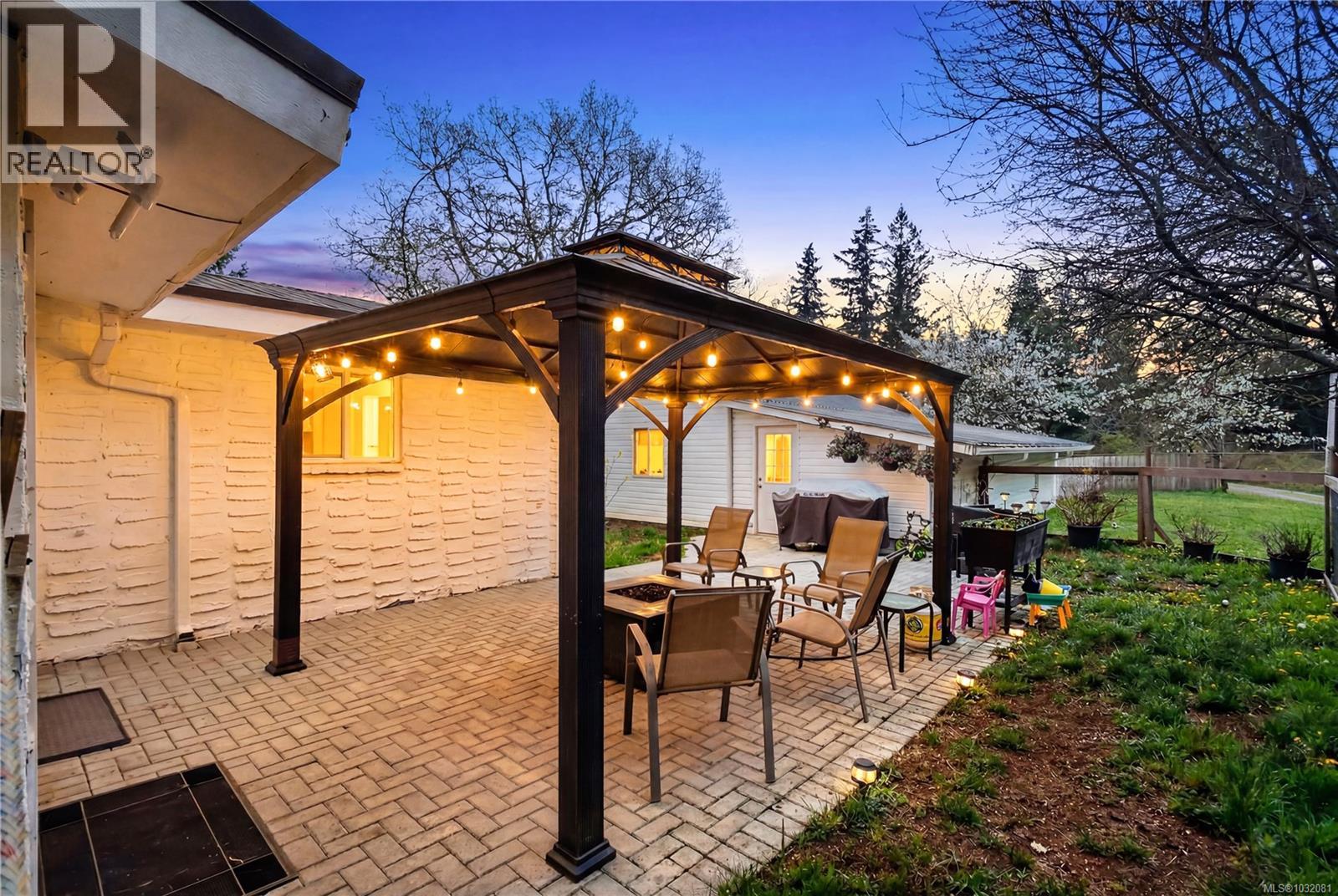 2071 EAST WELLINGTON DR - 35