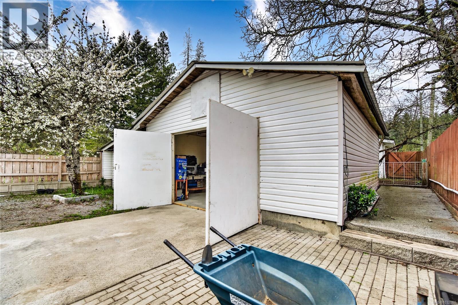 2071 EAST WELLINGTON DR - 42