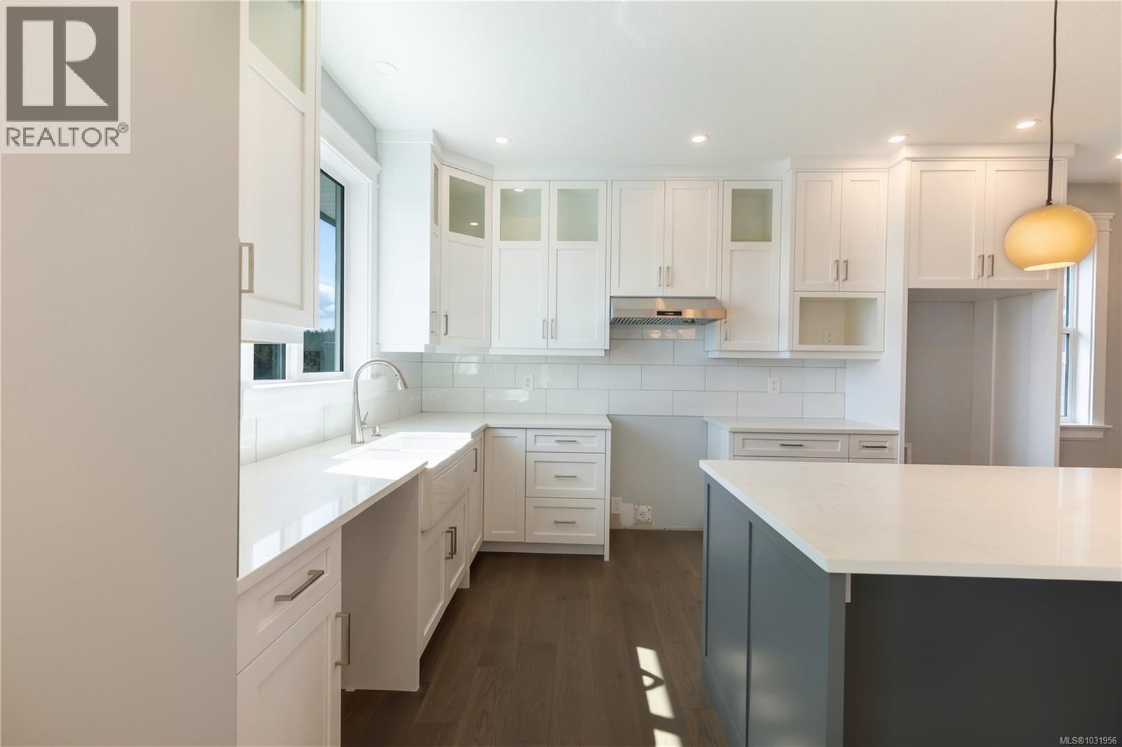 163 GOLDEN OAKS CRES - 13