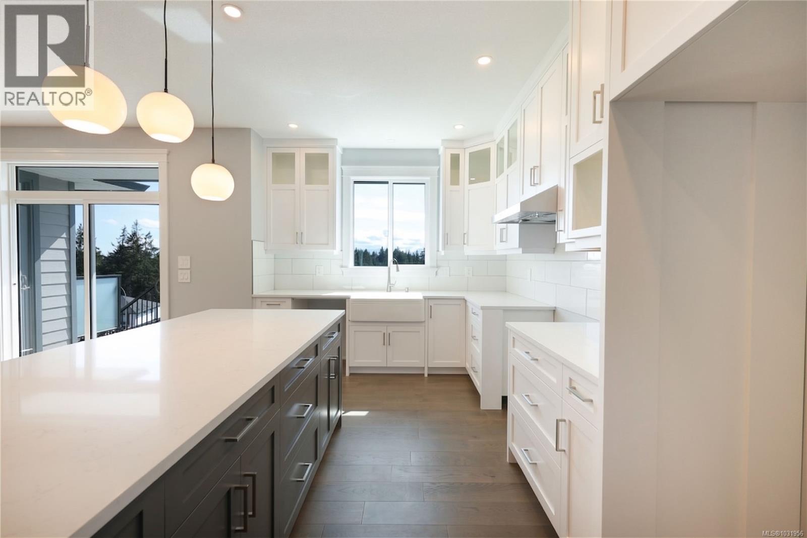 163 GOLDEN OAKS CRES - 14