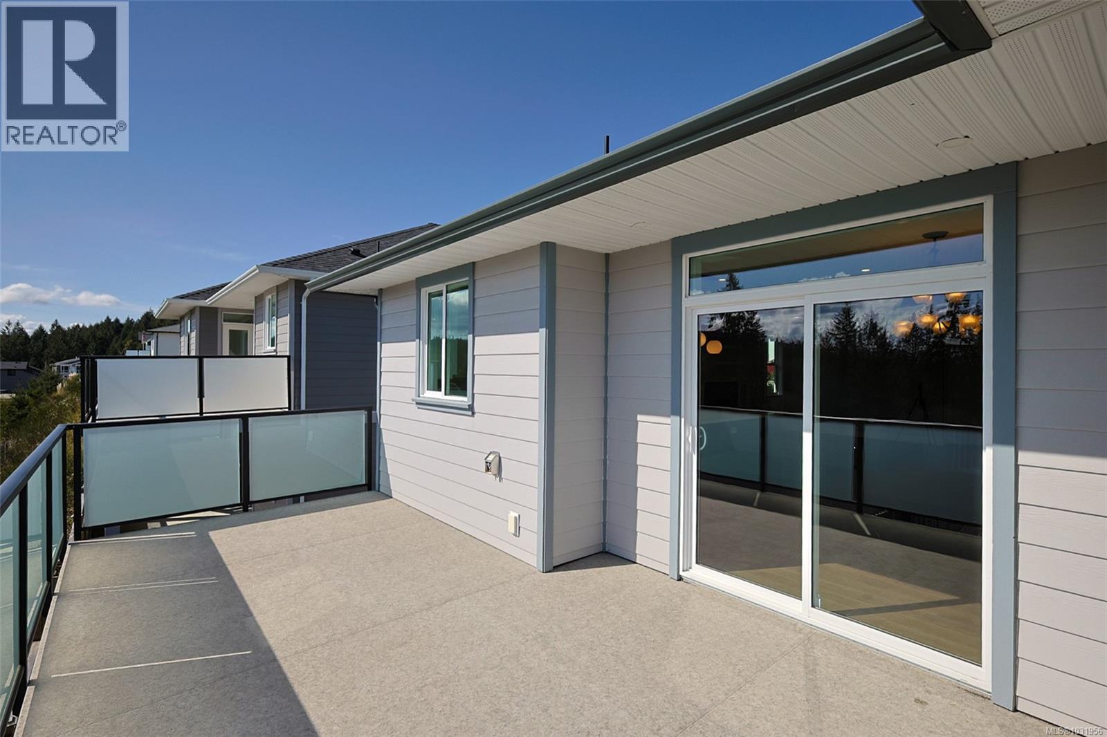 163 GOLDEN OAKS CRES - 18