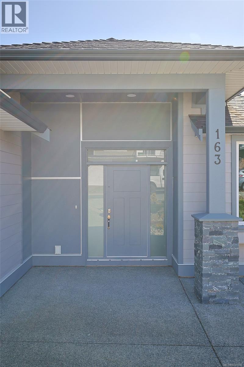 163 GOLDEN OAKS CRES - 22