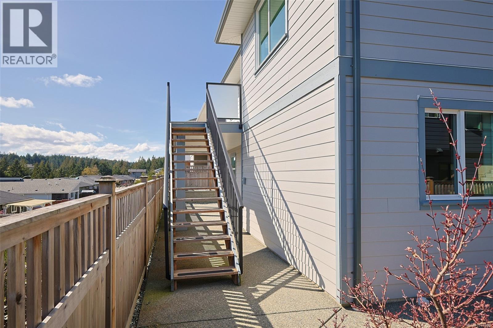 163 GOLDEN OAKS CRES - 25