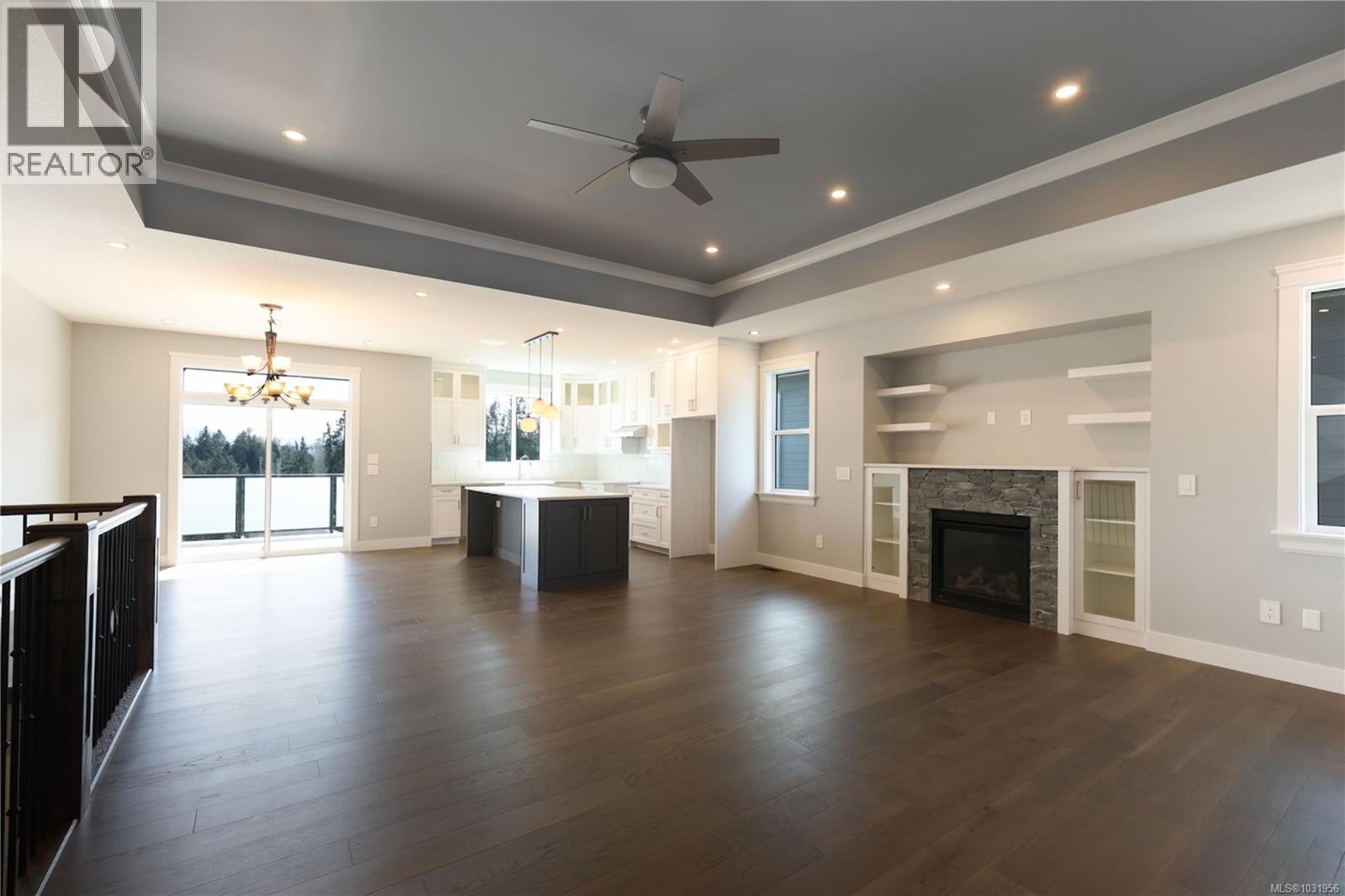 163 GOLDEN OAKS CRES - 29