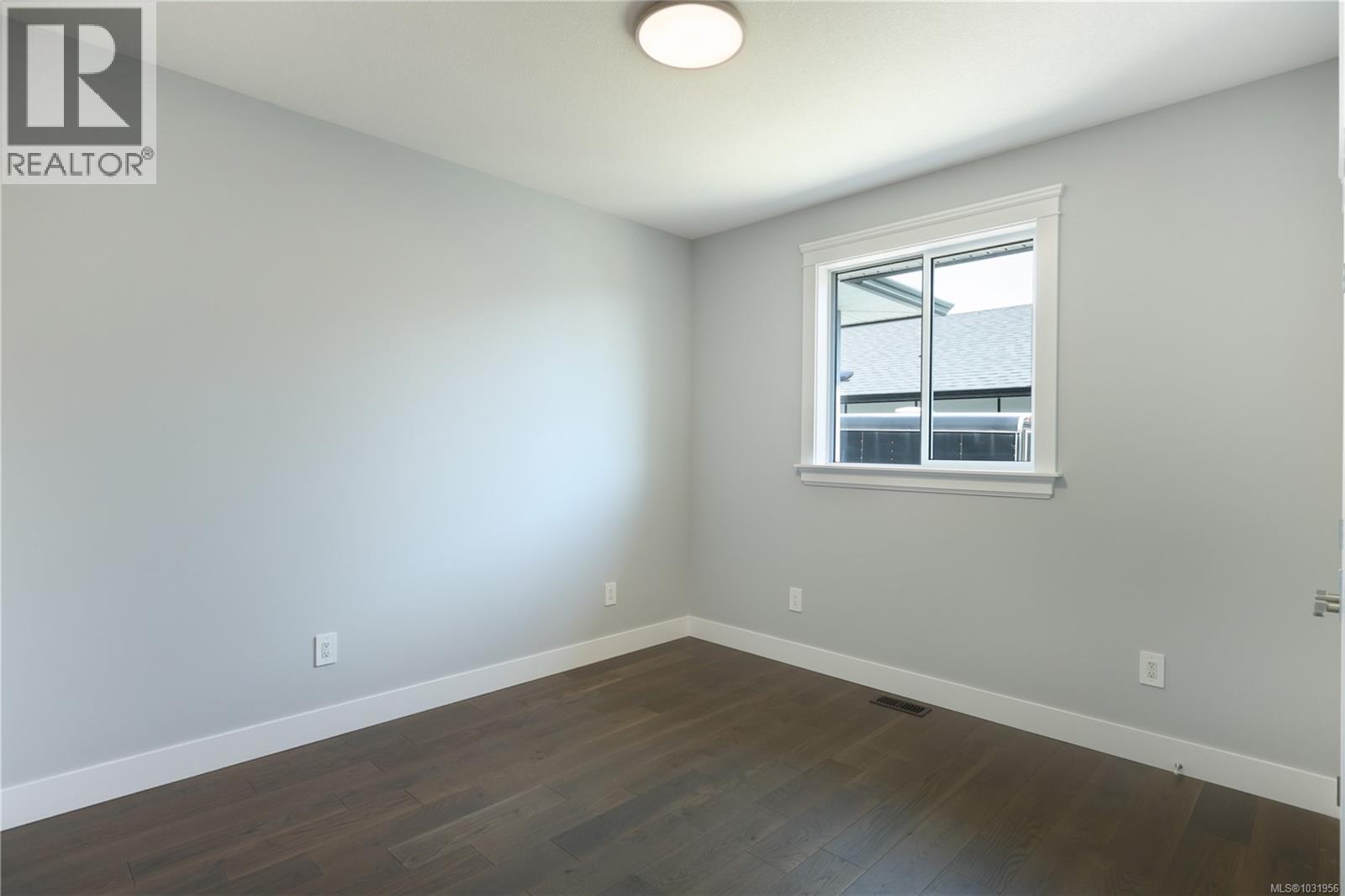 163 GOLDEN OAKS CRES - 33