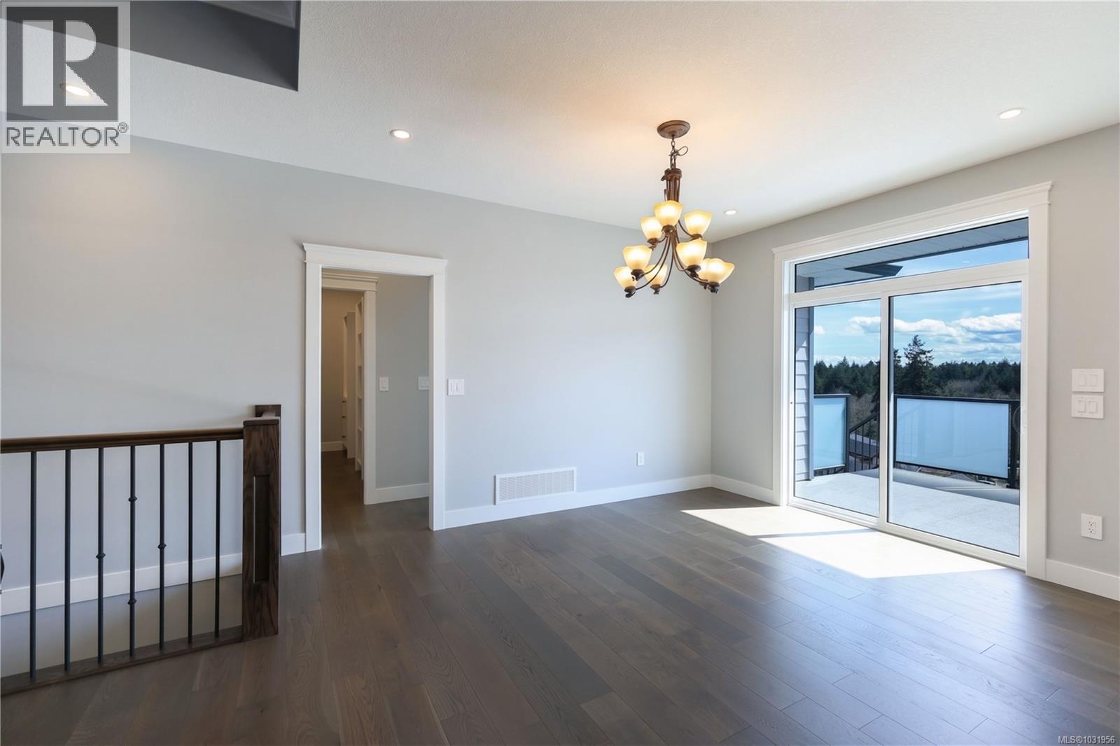 163 GOLDEN OAKS CRES - 35