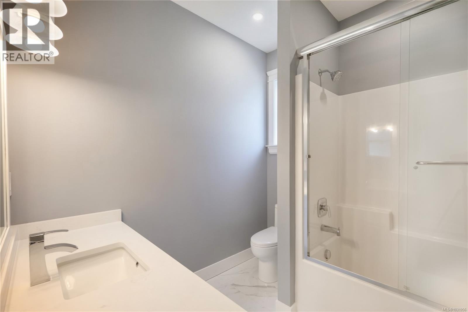 163 GOLDEN OAKS CRES - 44