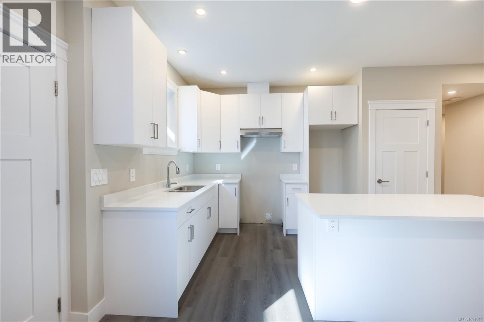 163 GOLDEN OAKS CRES - 45