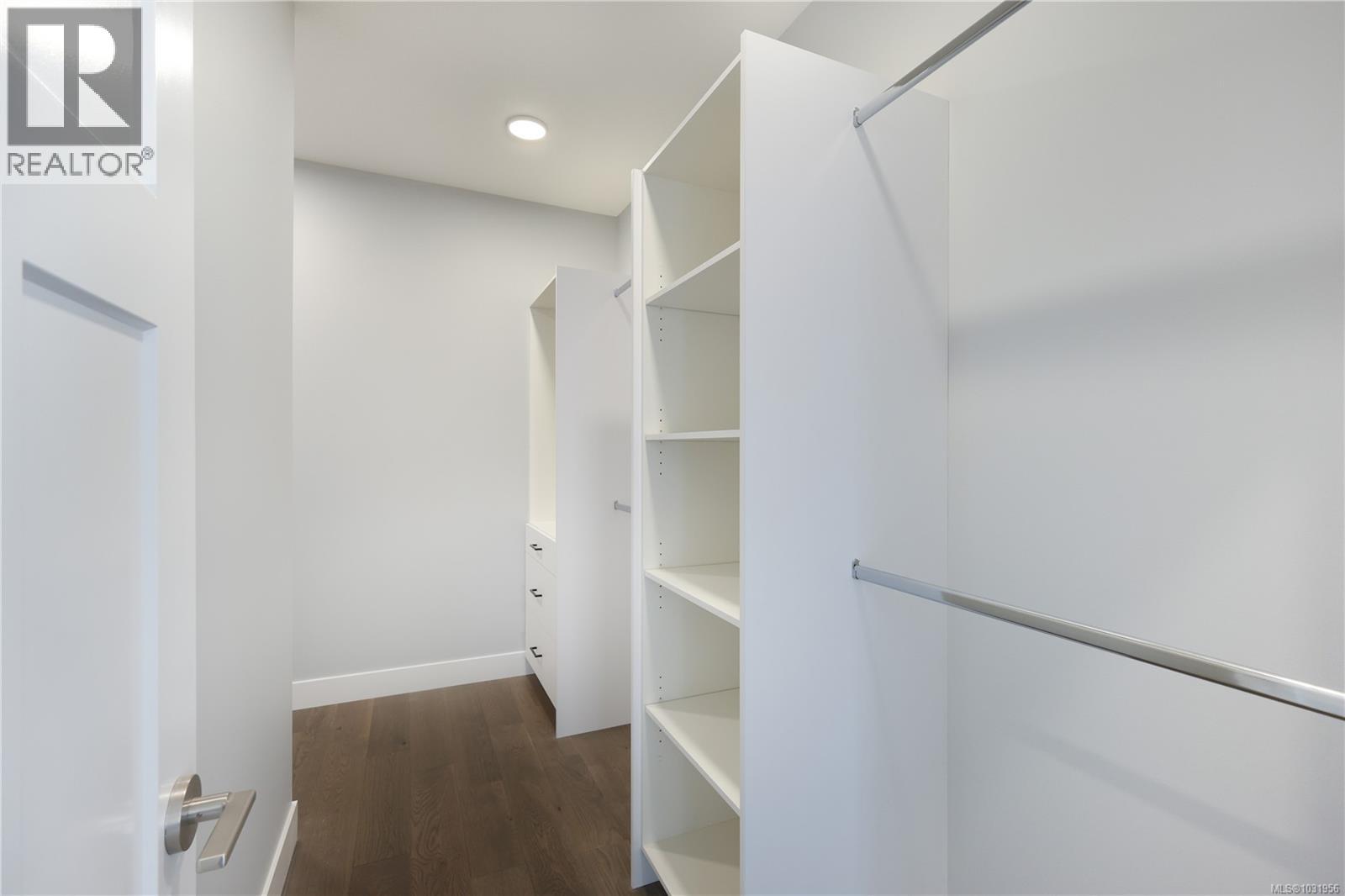 163 GOLDEN OAKS CRES - 52