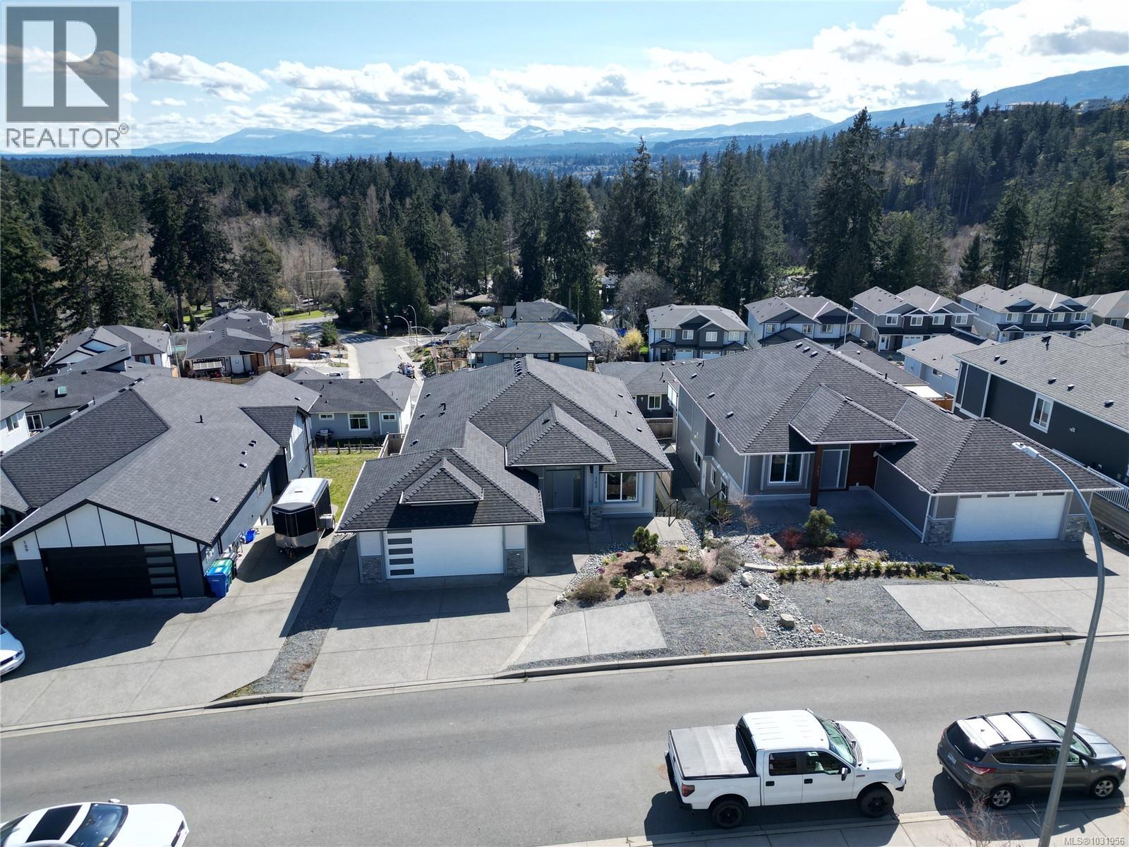 163 GOLDEN OAKS CRES - 56