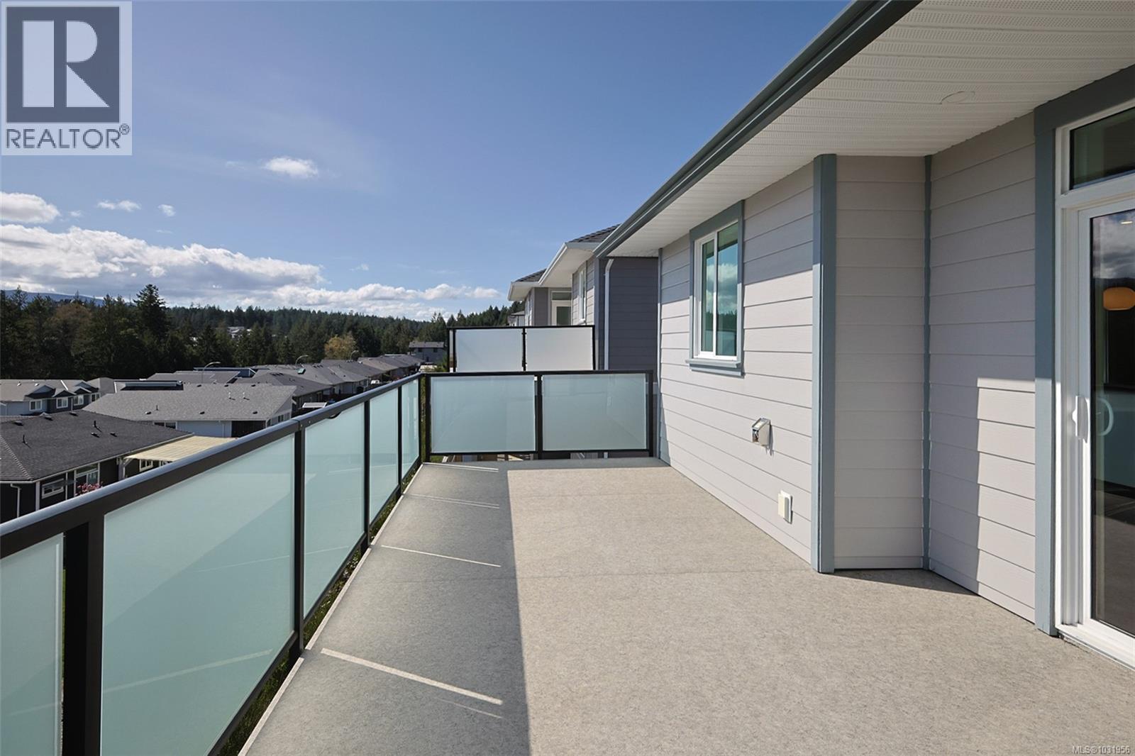 163 GOLDEN OAKS CRES - 6