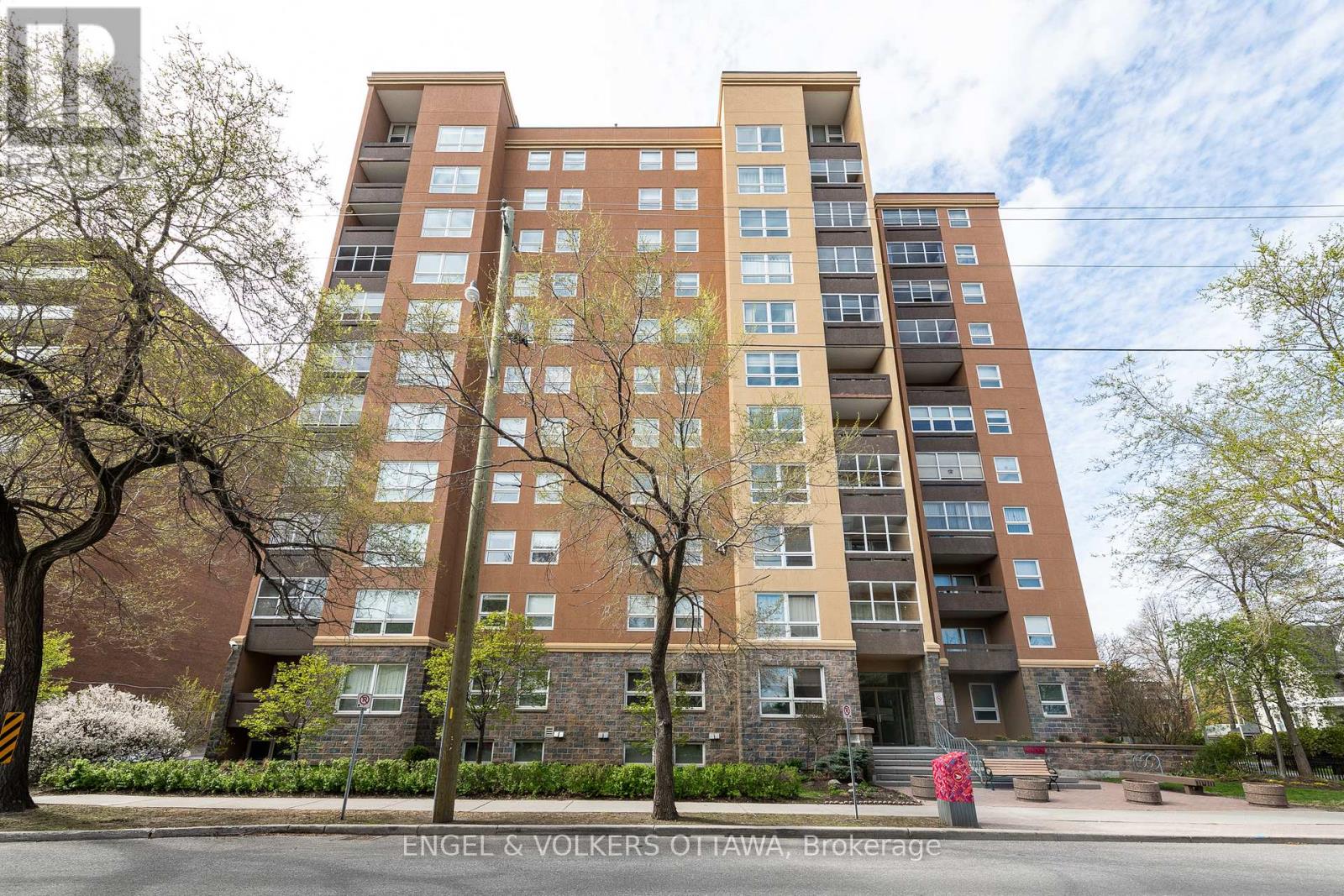 #906 373 LAURIER AVENUE E - 1