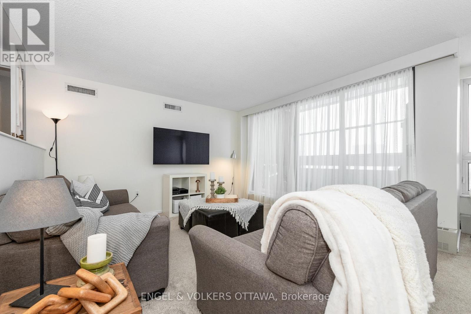 #906 373 LAURIER AVENUE E - 10