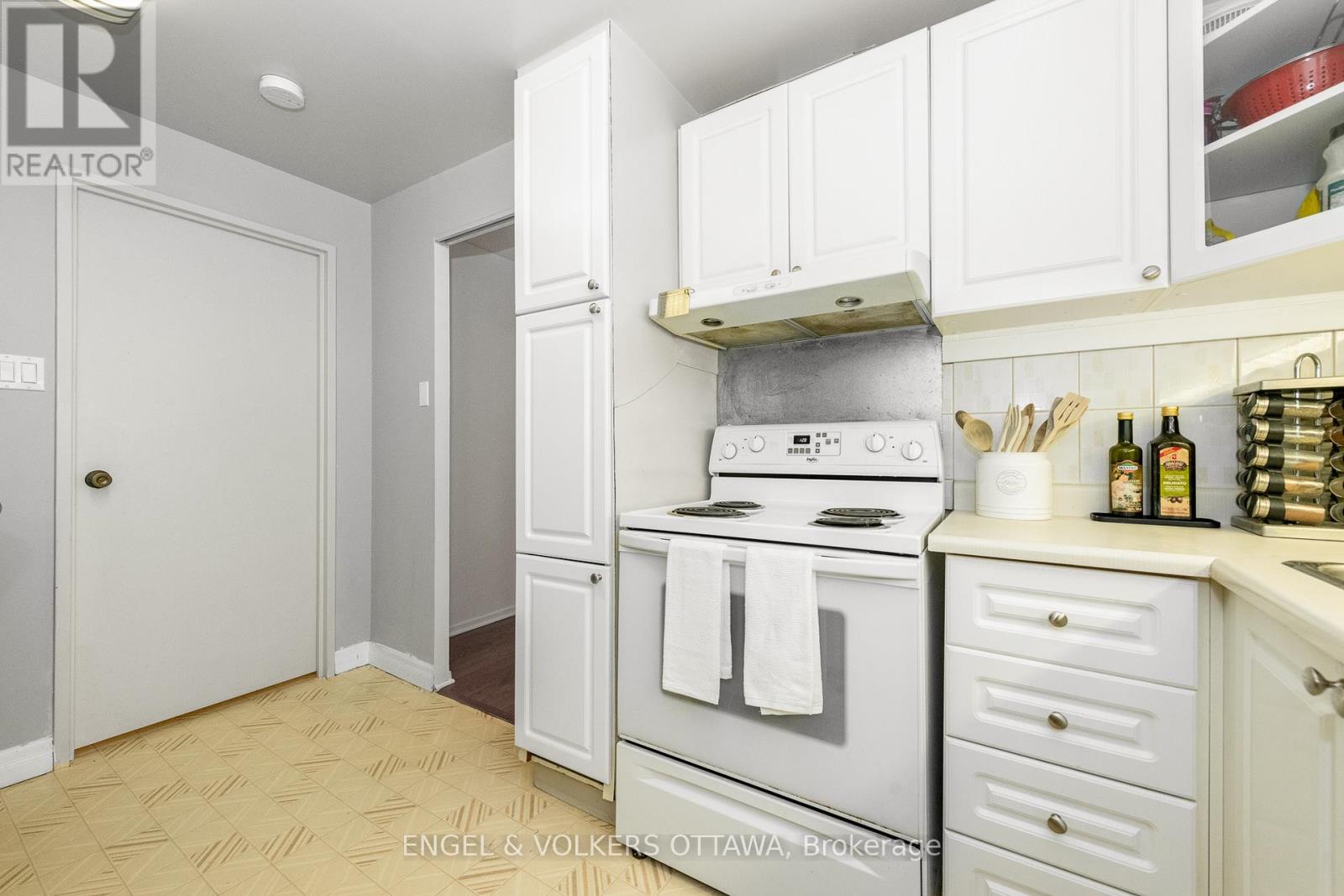 #906 373 LAURIER AVENUE E - 23