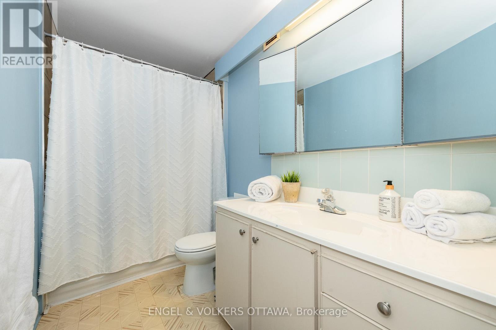 #906 373 LAURIER AVENUE E - 26