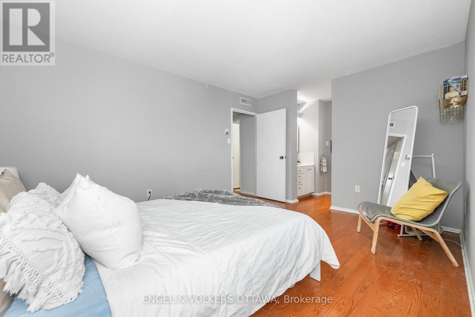 #906 373 LAURIER AVENUE E - 32