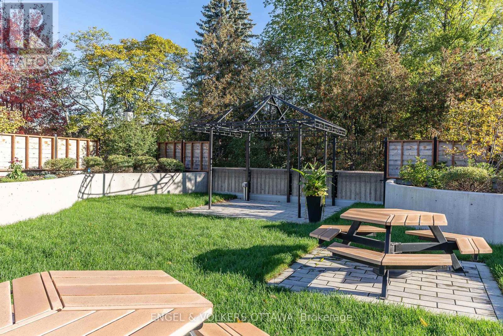#906 373 LAURIER AVENUE E - 40