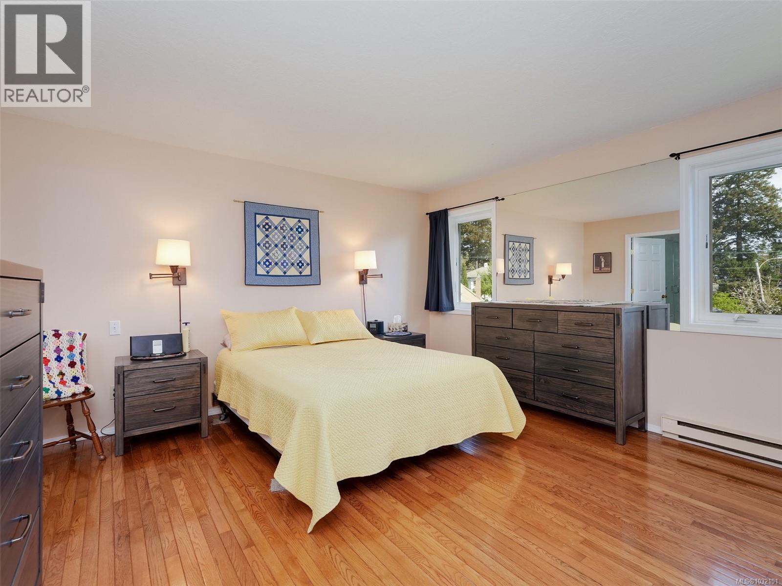  4007 Hollyridge Place, Saanich